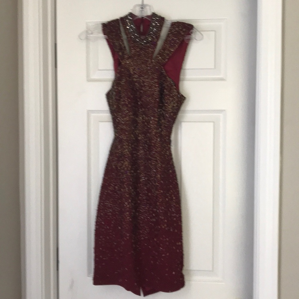 Sleeveless maroon dress with beading